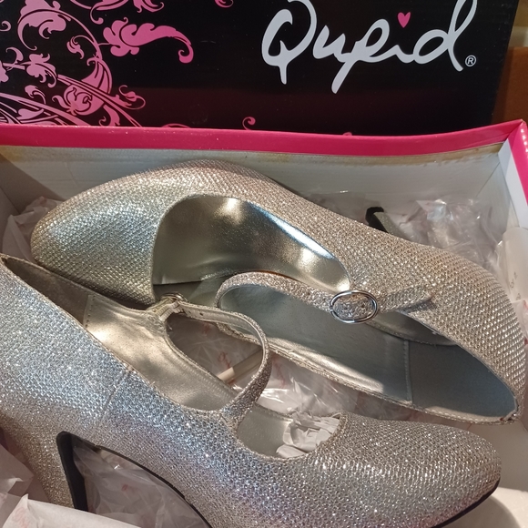 Silver sparkly heels size 7.5 - Picture 9 of 10